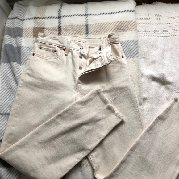 Cream Levi’s - Picture 2 of 4